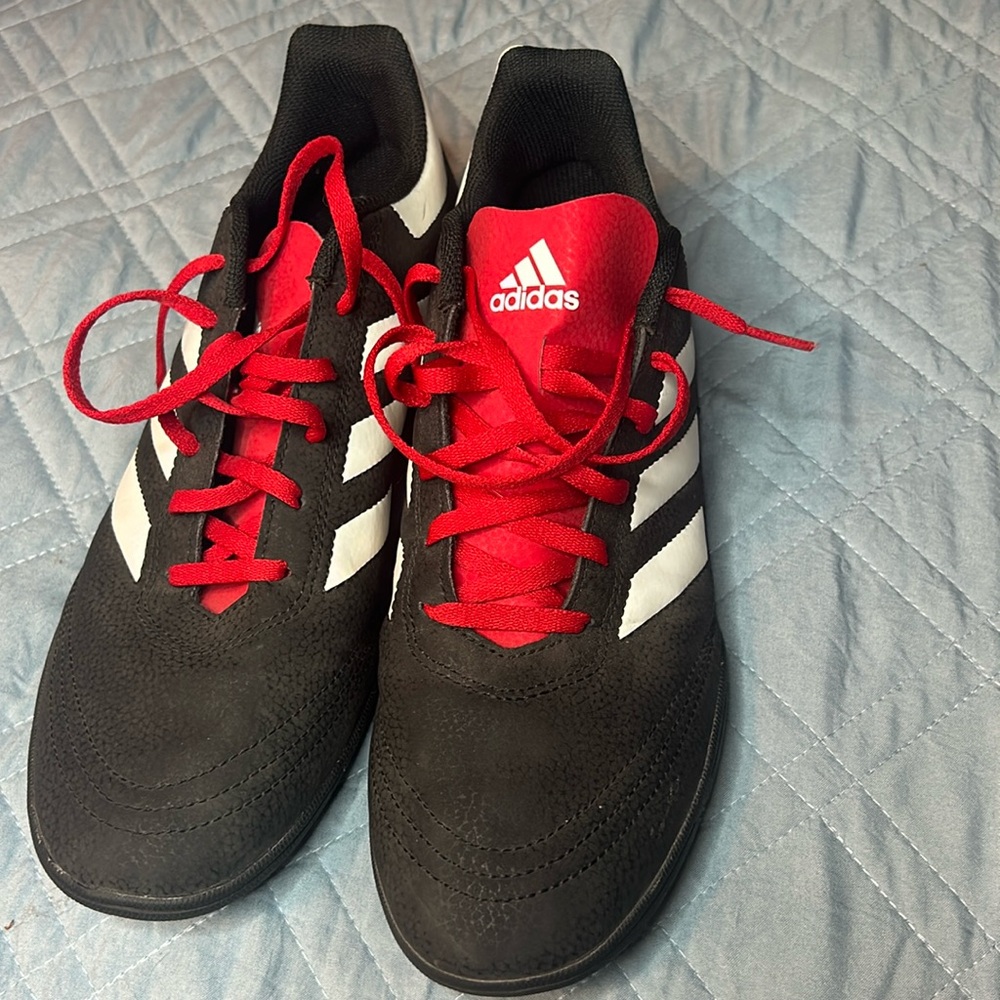 Adidas Black Samba’s With Red Lacing 
Size: 10 Mens